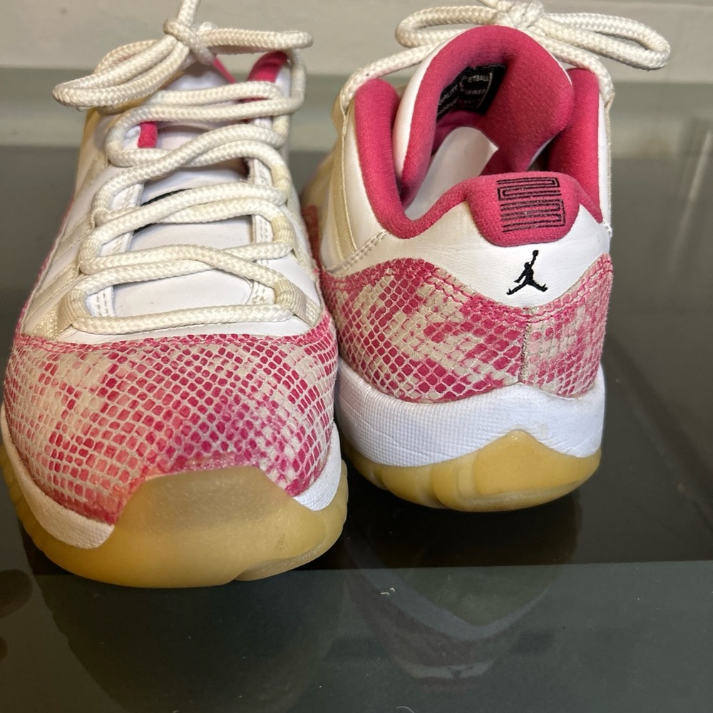 Size 8 - Air Jordan 11 Retro Low Pink Snakeskin W - Picture 4 of 16